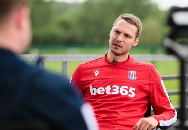 Nick Powell vừa rời Wigan để gia nhập Stoke City.