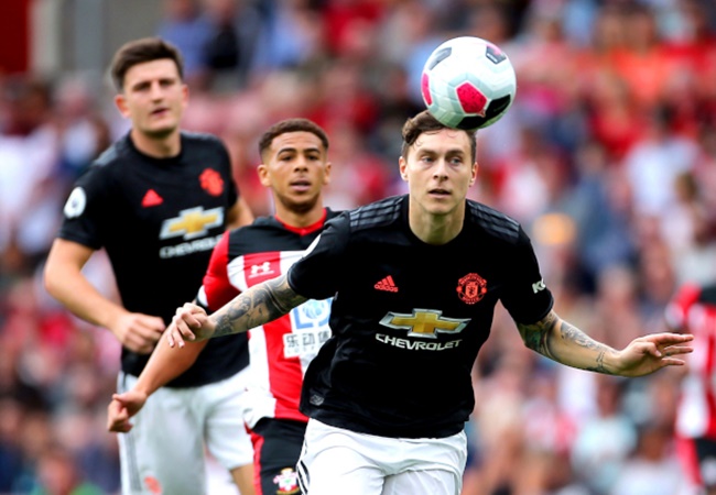 Victor Lindelof tuyên bố anh cần nhiều thời gian hơn để ăn ý với Harry Maguire.