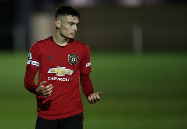 Trường hợp của Dylan Levitt cũng đặc biệt không kém khi anh hứa hẹn sẽ được Ryan Giggs trao cơ hội tại ĐT Xứ Wales. Anh sẽ mang số áo 63 và được mong chờ sẽ sớm nối gót những Mason Greenwood, Brandon Williams để tỏa sáng ở đội một.