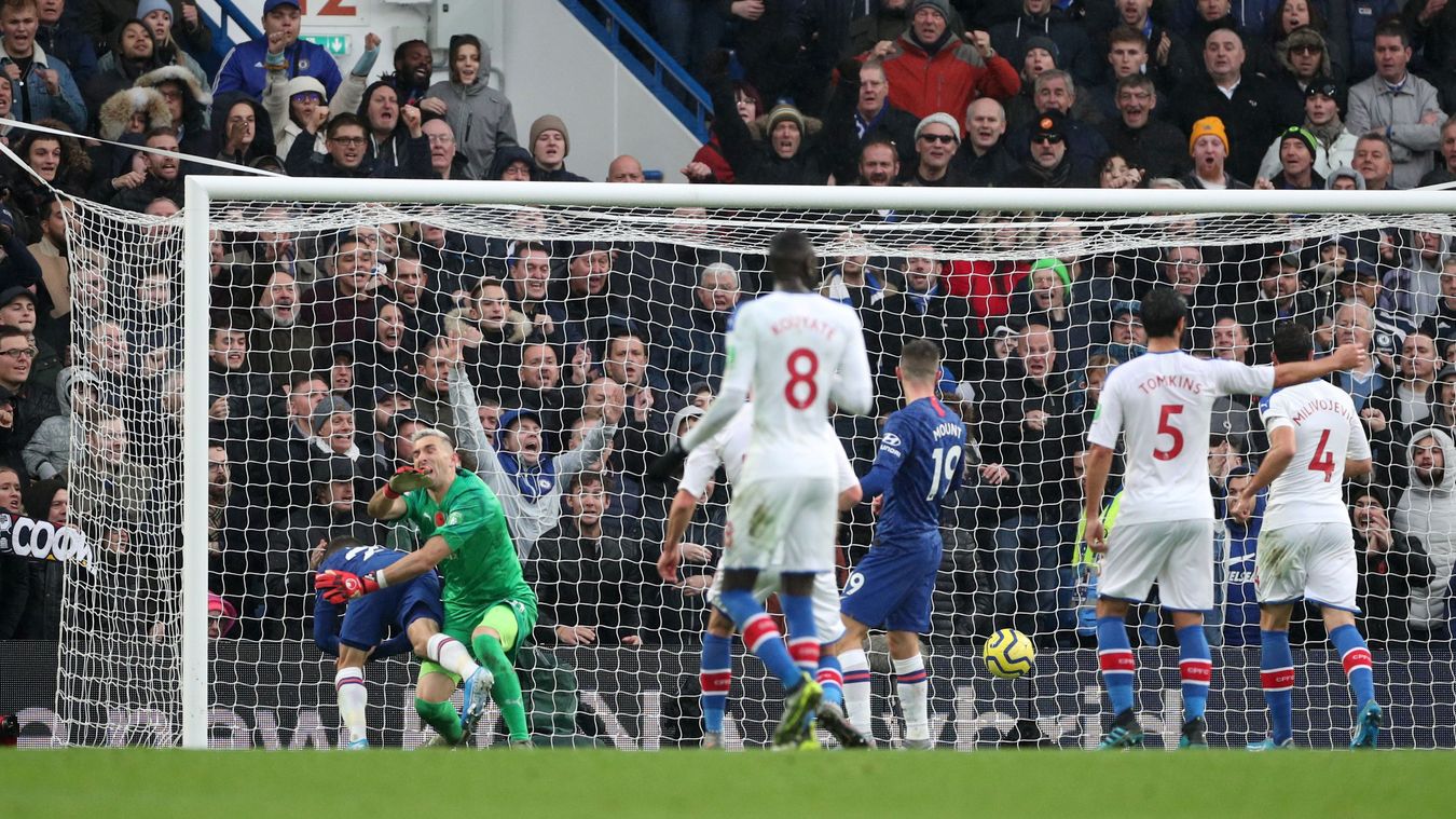 Cuộc đối đầu với West Ham United tới đây đã là trận derby London thứ 250 của Chelsea tại Premier League (thắng 128, hòa 67 và thua 54). Đó là thành tích tốt nhất so với bất kỳ đối thủ nào ở giải đấu, đồng thời The Blues cũng giành trung bình 1.8 điểm mỗi trận (tốt nhất).