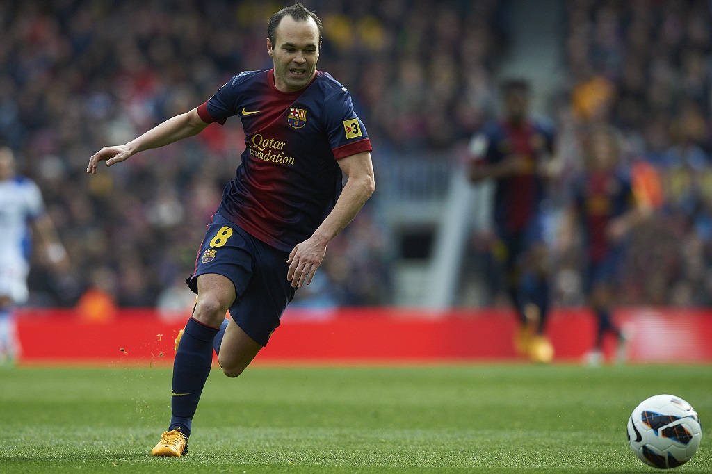 8. Andres Iniesta. Tiền vệ người Tây Ban Nha có giai đoạn sự nghiệp thành công rực rỡ trong màu áo Barcelona. Iniesta giành hầu hết danh hiệu cao quý trong màu áo đội chủ sân Nou Camp: 9 La Liga, 4 Champions League. Ở cấp độ ĐTQG, Iniesta đoạt chức vô địch World Cup 2010, EURO 2008, 2012.
