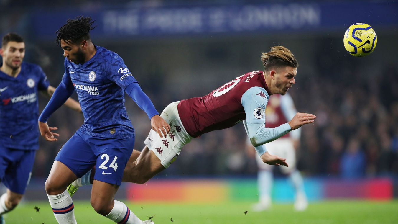 Pha tranh chấp nảy lửa giữa đội trưởng Jack Grealish của Aston Villa và Reece James bên phía Chelsea.