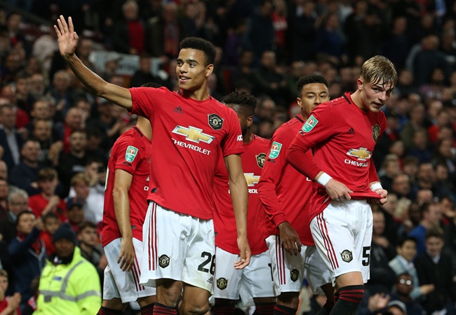 Cuối cùng, hi vọng trên hàng công của M.U sẽ được đặt lên vai Mason Greenwood. Sau những gì đang thể hiện, chàng trai số 26 này đã khiến các CĐV phải "trầm trồ". Thậm chí, Robin Van Persie còn ca ngợi rằng người đàn em có phong cách thi đấu rất giống mình.