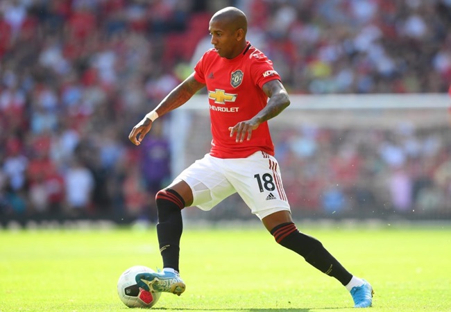 Ashley Young có thể sẽ cố gắng đóng góp hết mình cho M.U trong phần còn lại của mùa giải. Bởi lẽ giới truyền thông Anh vừa tiết lộ, cựu sao Aston Villa không được gia hạn và sẽ ra đi vào cuối mùa.