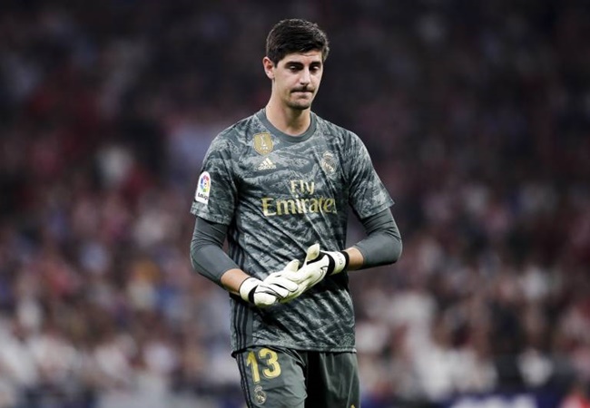 Chính nhờ màn trình diễn trong màu áo đội chủ sân Luminus Arena, Thibaut Courtois đã lọt vào tầm ngắm của Chelsea. Anh gặt hái không ít thành công cùng đội chủ sân Stamford Bridge, trong đó phải kể đến 2 chức vô địch Premier League. Giờ đây, tuyển thủ Bỉ tiếp tục chinh phục những đỉnh cao cùng Real Madrid.