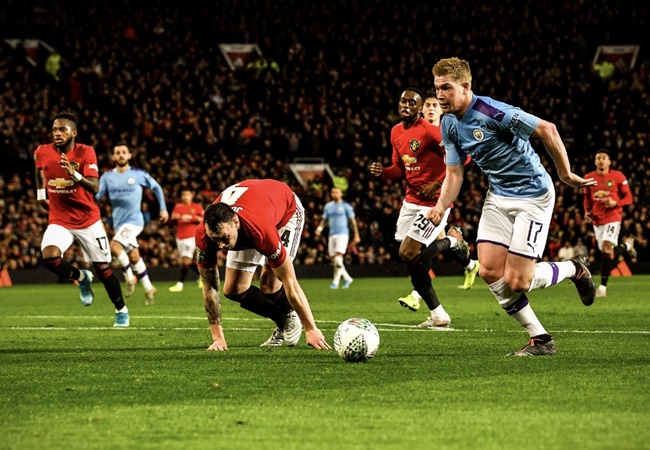 Cuối cùng, Kevin De Bruyne có lẽ là sản phẩm ưu tú nhất mà KRC Genk "sản sinh" ra. Ngôi sao người Bỉ đi một chặng đường dài, từ thất bại ở Chelsea, tìm lại chính mình ở Wolfsburg trước khi vươn tới đỉnh cao trong màu áo Manchester City.