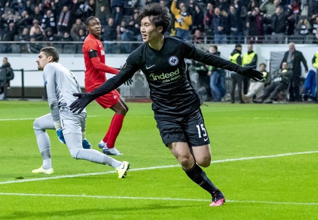 Ảnh bài viết M.U, Chelsea điên đảo vì nhạc trưởng Frankfurt