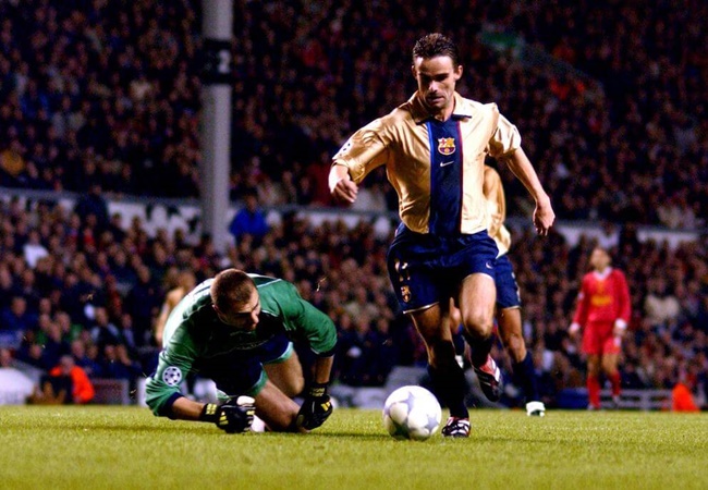 Marc Overmars chơi 31 trận, ghi 1 bàn thắng cho đội chủ sân Koning trước khi được Ajax Amsterdam để mắt.