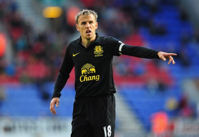 Thật bất ngờ khi Phil Neville thi đấu còn lâu hơn người anh trai Gary của mình. Huyền thoại của Everton xếp thứ 10 trong danh sách này với 505 trận.