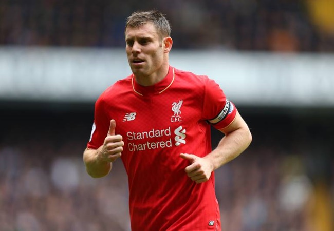 Người duy nhất trong danh sách này vẫn còn đang thi đấu tại Ngoại Hạng Anh đó chính là James Milner. Thậm chí, cầu thủ người Anh còn đứng trước cơ hội lên ngôi cùng Liverpool. Bằng sự dẻo dai của mình, cựu sao Aston Villa có thể đảm nhiệm rất nhiều vai trò trên sân, từ hậu vệ cánh cho tới tiền vệ trung tâm. Số 7 của The Kop đang sở hữu thành tích 533 trận ra sân.