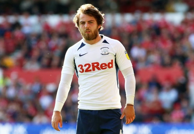 Mùa 2012/13 gọi tên Ben Pearson, thế nhưng có lẽ các CĐV Quỷ đỏ không có bất kỳ ký ức tốt đẹp nào về chàng tiền vệ sinh ra tại Oldham này. Anh không đá chính được trận nào cho đội một Manchester United, sau đó gia nhập Preston North End và thi đấu đến tận bây giờ.