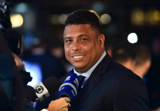 Tuy vậy, Zlatan Ibrahimovic có thể tự an ủi mình rằng một cầu thủ không cần C1 để trở thành huyền thoại. Bởi lẽ, thần tượng của anh - Ronaldo de Lima cũng chưa bao giờ nâng cao chiếc cúp Champions League danh giá.