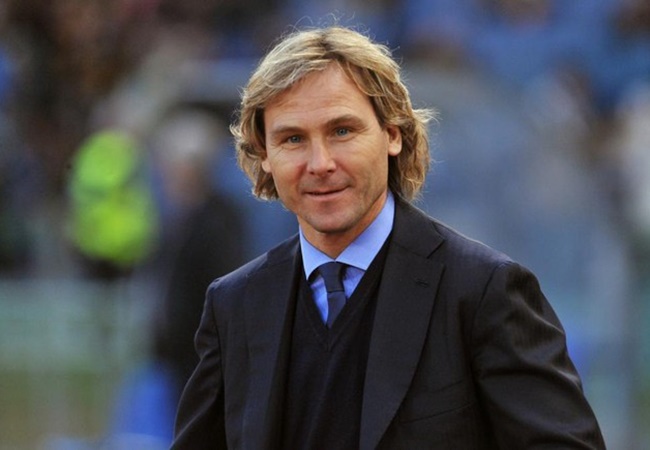 Tiền vệ hào hoa Pavel Nedved cũng có tên. Giờ đây, ông vẫn đang nỗ lực giúp Juventus giành được C1, tuy nhiên với tư cách là một thành viên của ban lãnh đạo.