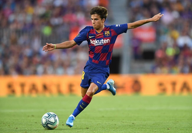 Chàng trai này chính là Riqui Puig, ngôi sao trẻ hứa hẹn sẽ bùng nổ trong tương lai gần của Barcelona.