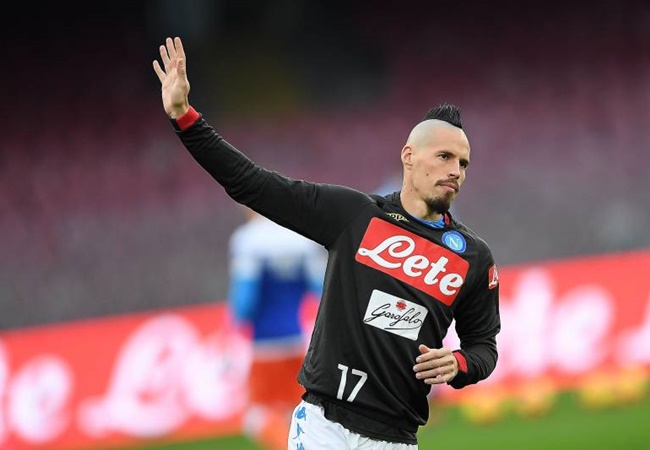 Marek Hamsik và Walter Gargano từng chinh chiến cùng nhau 8 năm tại Napoli, trước khi tiền vệ người Uruguay chuyển đến Monterray vào năm 2015. Và kể từ năm 2012, Gargano đã chính thức trở thành anh rể của Hamsik khi cưới Michaela - chị gái của cầu thủ người Slovakia.