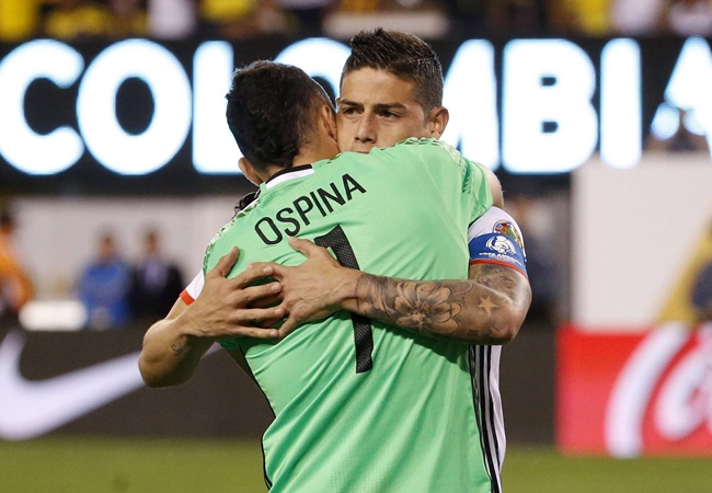 Thân thiết trên sân cỏ khi sát cánh 65 trận trong màu áo ĐTQG Colombia, cặp đồng đội này càng trở nên gắn bó hơn khi James Rodriguez cưới em gái của David Ospina - Daniele.