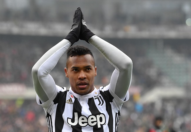Dù chỉ chơi 53 trận cho Santos, tuy nhiên Alex Sandro vẫn lọt vào danh sách này. Anh là hậu vệ trái đình đám của bóng đá thế giới cách đây khoảng 3 năm. Thậm chí, cầu thủ người Brazil còn được cả M.U lẫn Chelsea quan tâm.