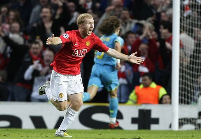 Paul Scholes có thể không có quá nhiều dấu ấn ở trận chung kết gặp Chelsea, tuy nhiên anh chính là cái tên đưa Quỷ đỏ vào chung kết. Hẳn các CĐV sẽ không thể nào quên được cú sút xa của "Hoàng tử tóc vàng" vào lưới Barca. Giờ đây, công việc chính của cựu tiền vệ người Anh vẫn là một bình luận viên.