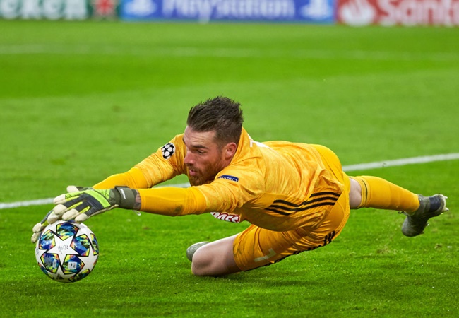 Thủ thành Jose Sa đang đầu quân cho Olympiacos. Tuy vậy, một khi Rui Patricio vẫn đang chơi ổn định, anh sẽ khó lòng được HLV Fernando Santos tin tưởng cho bắt chính ở ĐT Bồ Đào Nha.