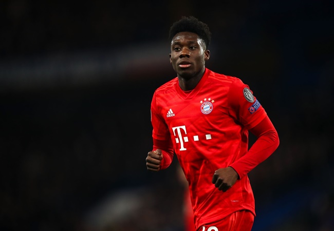 Bayern Munich đang sở hữu một hậu vệ trái vô cùng tiềm năng đó là Alphonso Davies. Ở bên cánh đối diện, "Hùm xám" cũng có được sự phục vụ của Benjamin Pavard - nhà vô địch World Cup 2018.