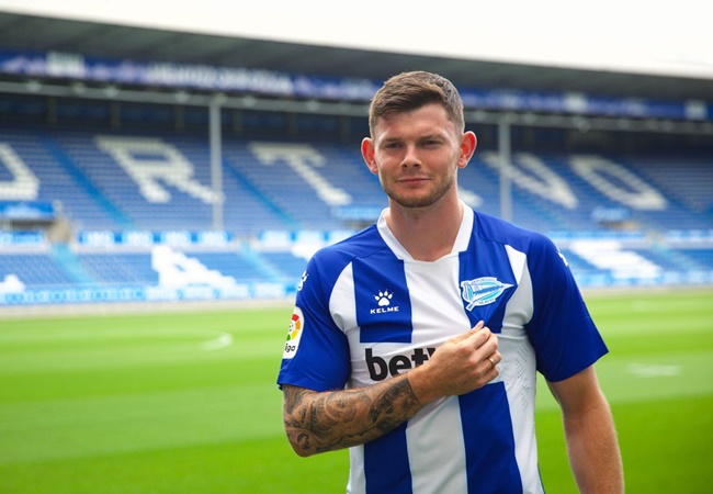 Rõ ràng, La Liga không phải là môi trường mà bất kỳ cầu thủ nào cũng thích nghi được. Oliver Burke đã chứng minh cho điều đó với động thái chuyển từ West Brom sang Alaves. Anh chơi 21 trận nhưng chỉ ghi được 1 bàn thắng.