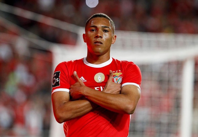 Người ta đã nhìn ra những điểm tương đồng giữa Carlos Vinicus và huyền thoại Oscar Cardozo. Đây đều là những mẫu tiền đạo nhạy bén với khung thành. Chân sút 25 tuổi đã ghi tới 20 bàn, có 12 pha kiến tạo chỉ sau 36 trận ra sân ở mùa này.