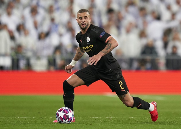 Hậu vệ phải Kyle Walker được mang về từ Tottenham Hotspur với mức phí 47 triệu bảng. Thay thế cho anh ở trận gặp Burnley là Joao Cancelo.