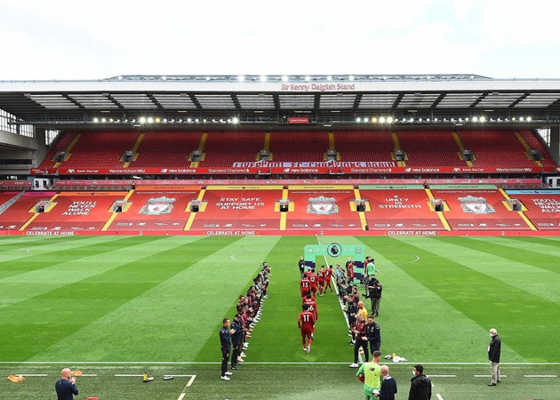 Vừa lên ngôi vô địch Premier League 2019/20, Liverpool phải hứng chịu hàng loạt chỉ trích vì trận thua muối mặt 0-4 trước Manchester City. Tiếp đón CLB đang nằm trong nhóm cầm đèn đỏ, The Kop hướng đến mục tiêu giành 3 điểm để lấy lại hình ảnh.