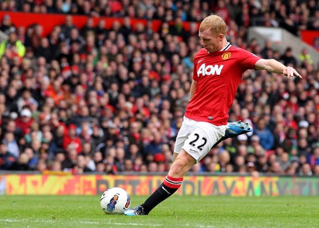 Thật bất ngờ khi một tiền vệ trung tâm như Paul Scholes lại đứng thứ 3 với 107 bàn thắng. Sở trường của cựu cầu thủ người Anh chính là những cú sút xa như "búa bổ".