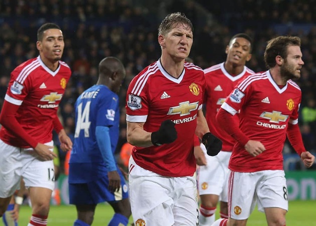 Ryan Giggs cùng Paul Scholes đã ghi gần 216 bàn thắng tại Premier League, tuy nhiên không một ai từng lập công vào lưới Leicester City dù từng đối mặt với "Bầy cáo" tới 25 trận. Tuy nhiên, Bastian Schweinsteiger và Jaap Stam lại làm được điều đó và ghi đúng 1 bàn.