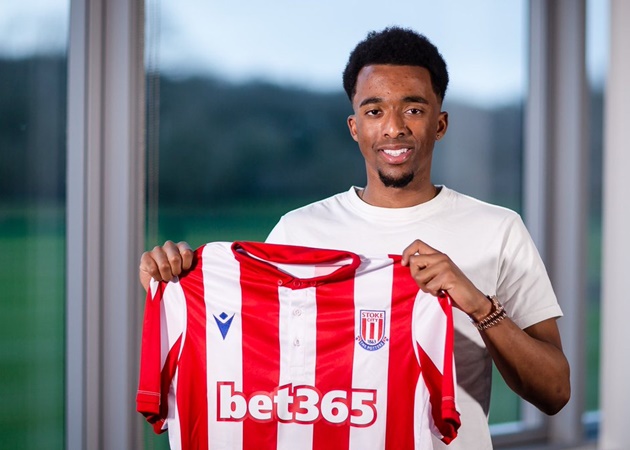 Tashan Oakley-Boothe thậm chí từng là đội trưởng của đội trẻ Tottenham Hotspur. Tuy nhiên, anh đã gia nhập Stoke City hồi tháng Giêng năm 2020 vừa qua.