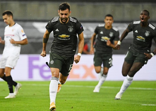 2. Kể từ khi ra mắt Quỷ đỏ vào tháng Giêng năm 2020, Bruno Fernandes đã in dấu giày vào 20 bàn thắng tính trên mọi đấu trường (12 pha lập công, 8 đường kiến tạo). Con số này chỉ kém Robert Lewandowski (28 bàn) và Lionel Messi (27 bàn) nếu chỉ tính ở 5 giải VĐQG hàng đầu châu Âu.