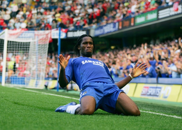 Đỉnh cao nhất trong danh sách này phải kể đến Chelsea của mùa 2004/05. Khi ấy, The Blues đã mua Didier Drogba, Ricardo Carvalho, Paulo Ferreira, Arjen Robben, Tiago, Petr Cech cùng Mateja Kezman. Tất cả những cầu thủ này đều trở thành ngôi sao danh tiếng, đồng thời giúp CLB Tây London gặt hái được thành công ở cả cúp C1 lẫn Premier League.