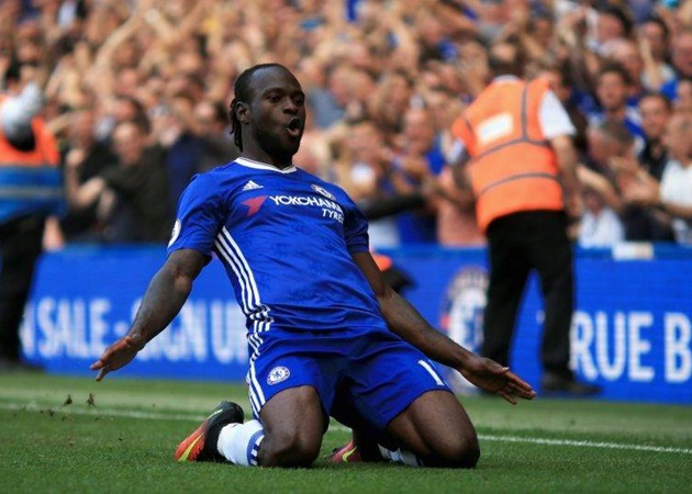 Victor Moses vốn được xem là "trò cưng" khi hệ thống 3 trung vệ của HLV Antonio Conte được áp dụng ở The Blues. Chiến lược gia người Italia rất thích cựu sao Wigan bởi khả năng tuân thủ đấu pháp, lên công về thủ nhịp nhàng. Tuyển thủ Nigeria từng cùng CLB Tây London giành được Premier League mùa 2016/17.