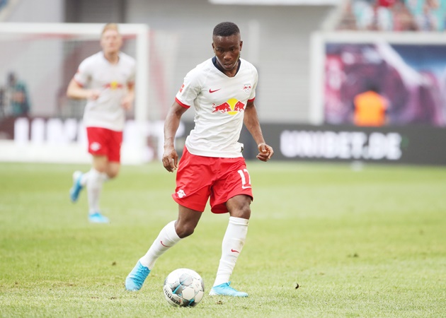 Con đường của Ademola Lookman khá giống Jadon Sancho. Cũng nổi lên tại xứ Sương mù trong màu áo Everton, tuy nhiên ngôi sao người Anh quyết định gia nhập RB Leipzig tại Bundesliga. Hiện tại, chàng trai 22 tuổi đang khoác áo Fulham theo dạng cho mượn.