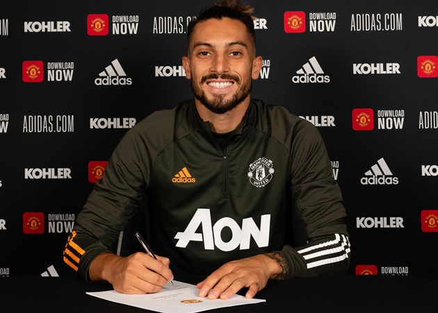 2. Alex Telles vừa hoàn thành nhiệm vụ tại ĐTQG Brazil, đồng thời có thể ra mắt ngay trong trận gặp Newcastle United tới đây. Với khả năng thực hiện những pha bóng chết ấn tượng, cựu sao FC Porto đang nhận được nhiều kỳ vọng từ CĐV.