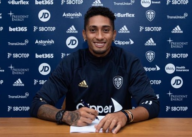 6. Raphinha là cái tên vừa được Leeds United mang về từ Stade Rennais. Lối chơi kỹ thuật, giàu tốc độ của anh hứa hẹn sẽ phù hợp với phong cách của đội chủ sân Elland Road.