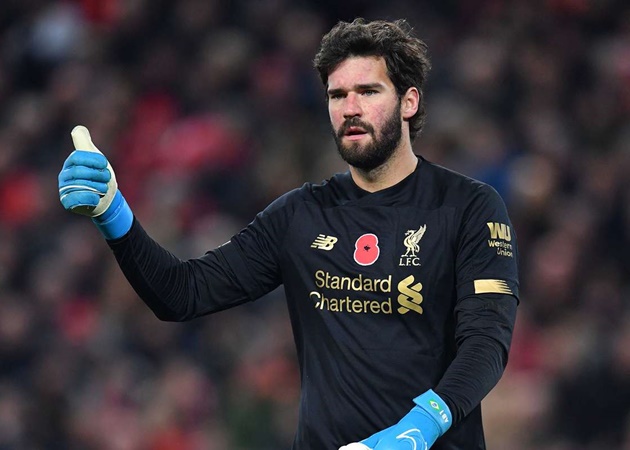 Vượt lên 2 cái tên nói trên là trụ cột của Liverpool, Alisson Becker với mức đãi ngộ đạt 150.000 bảng/tuần.