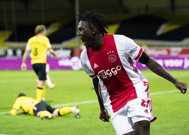 4. Ajax Amsterdam đã "thảm sát" VVV-Venlo với tỷ số 13-0 và Lassina Traore đã ghi tới 5 bàn thắng, kèm theo đó là 3 đường kiến tạo.
