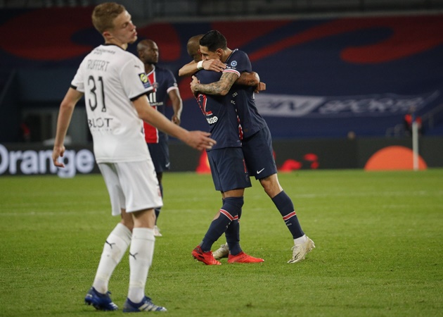 Dù vậy, chừng ấy là chưa đủ để giúp Stade Rennais có thể nghĩ về cuộc lội ngược dòng. Bởi lẽ, Les Parisiens vẫn còn những cái tên như Leandro Paredes hay Rafinha trên sân.