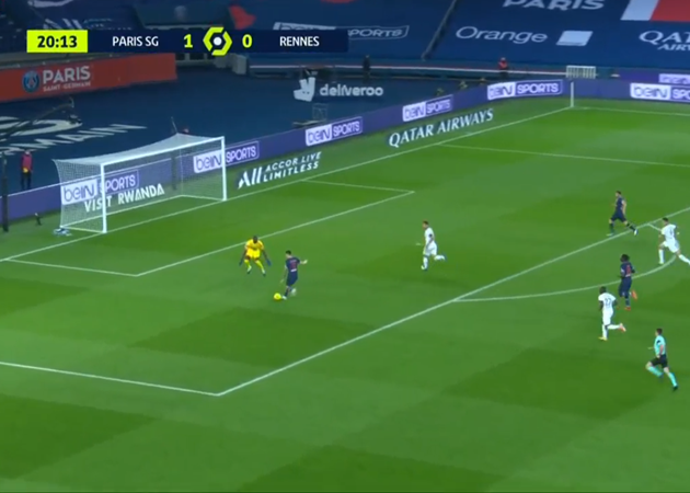 Phút thứ 21, PSG có pha tấn công ấn tượng với pha chọc khe xé toang hàng thủ Stade Rennais của Ander Herrera. Và trong pha đối mặt với thủ thành Alfred Gomis, Angel Di Maria đã có tình huống bấm bóng kỹ thuật nâng tỷ số lên 2-0.