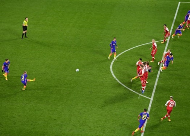 7. Pha đá phạt thành bàn đẳng cấp của Angelino trong trận đấu RB Leipzig thắng Freiburg 3-0.