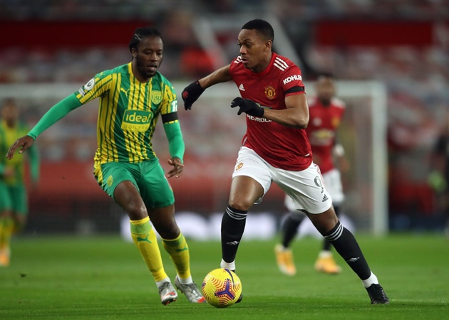 1. Các tiền đạo của M.U chỉ chuyển hóa 7.7% các cú sút của mình thành bàn thắng tính đến thời điểm này của mùa giải 2020/21. Đó là thành tích thấp nhất trong số những đội tham dự giải đấu.