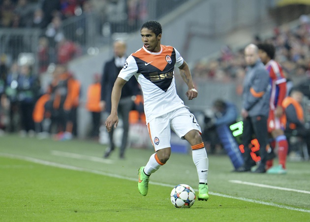 Một máy chạy người Brazil khác là Douglas Costa cũng thành danh từ Shakhtar Donetsk. Anh ra sân 202 trận trước khi lần lượt cập bến Juventus và Bayern Munich.