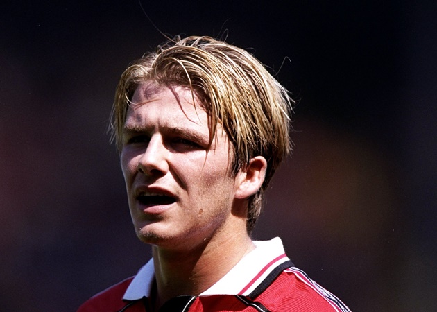 Trên hàng tiền vệ, David Beckham là cái tên nhận được sự tin tưởng với lối chơi sáng tạo cùng khả năng thực hiện những pha bóng chết.