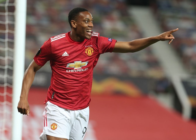 Dù thi đấu kém cỏi, tuy nhiên Anthony Martial là lựa chọn lý tưởng nhất của M.U cho vị trí trung phong khi Edinson Cavani hay Odion Ighalo đã già và ít được ra sân.