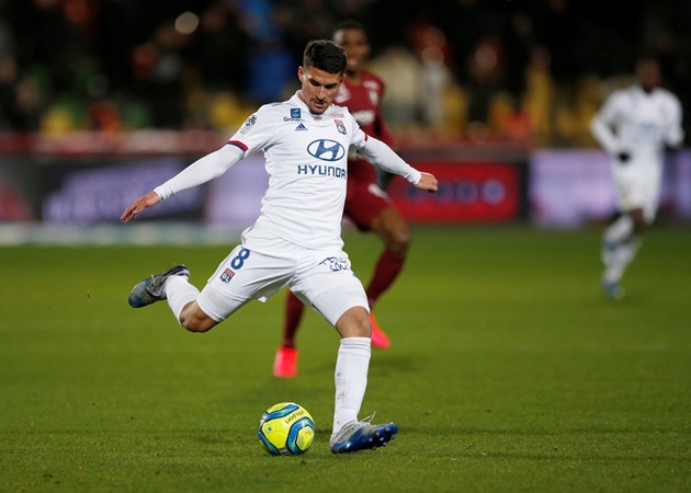 Arsenal muốn quay lại với thương vụ Houssem Aouar.