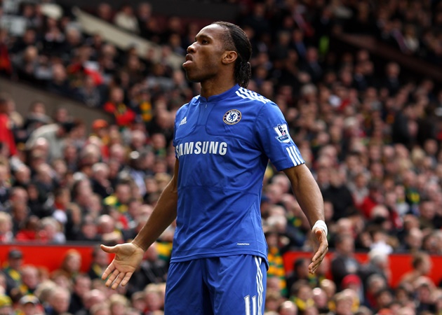 6. Sẽ không ngoa chút nào nếu gọi Didier Drogba là tiền đạo hay nhất lịch sử Chelsea khi anh ghi tới 164 bàn sau 381 trận ra sân. Khoảnh khắc đáng nhớ nhất của chân sút người Bờ Biển Ngà có lẽ là cú lắc đầu tung lưới Bayern Munich ở trận chung kết cúp C1 mùa giải 2011/12. Cũng ở trận cầu đó, anh là người thực hiện cú đá luân lưu quyết định đưa The Blues bước lên ngôi vương.