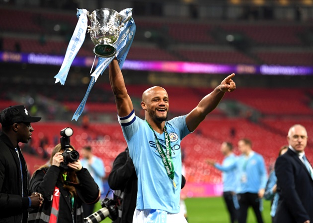9. Là một trong những "viên gạch" đời đầu của Manchester City dưới thời các ông chủ người Ả-Rập, Vincent Kompany đã thi đấu vô cùng ổn định và giúp The Citizens giành 4 chức vô địch Premier League trước khi rời đi.