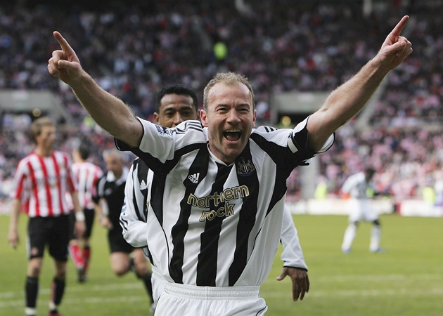 10. Newcastle United mua Alan Shearer với mức phí 21 triệu euro và ông đã ghi tới 192 bàn sau 383 trận ra sân tính trên mọi đấu trường.